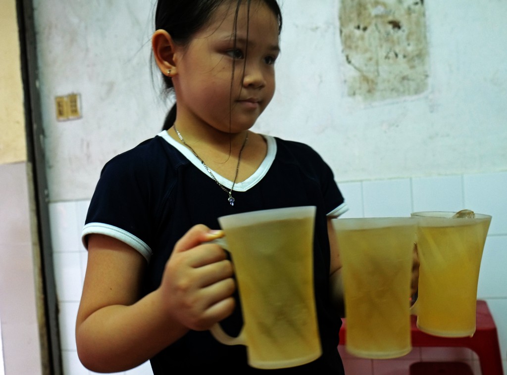 drinks waitress